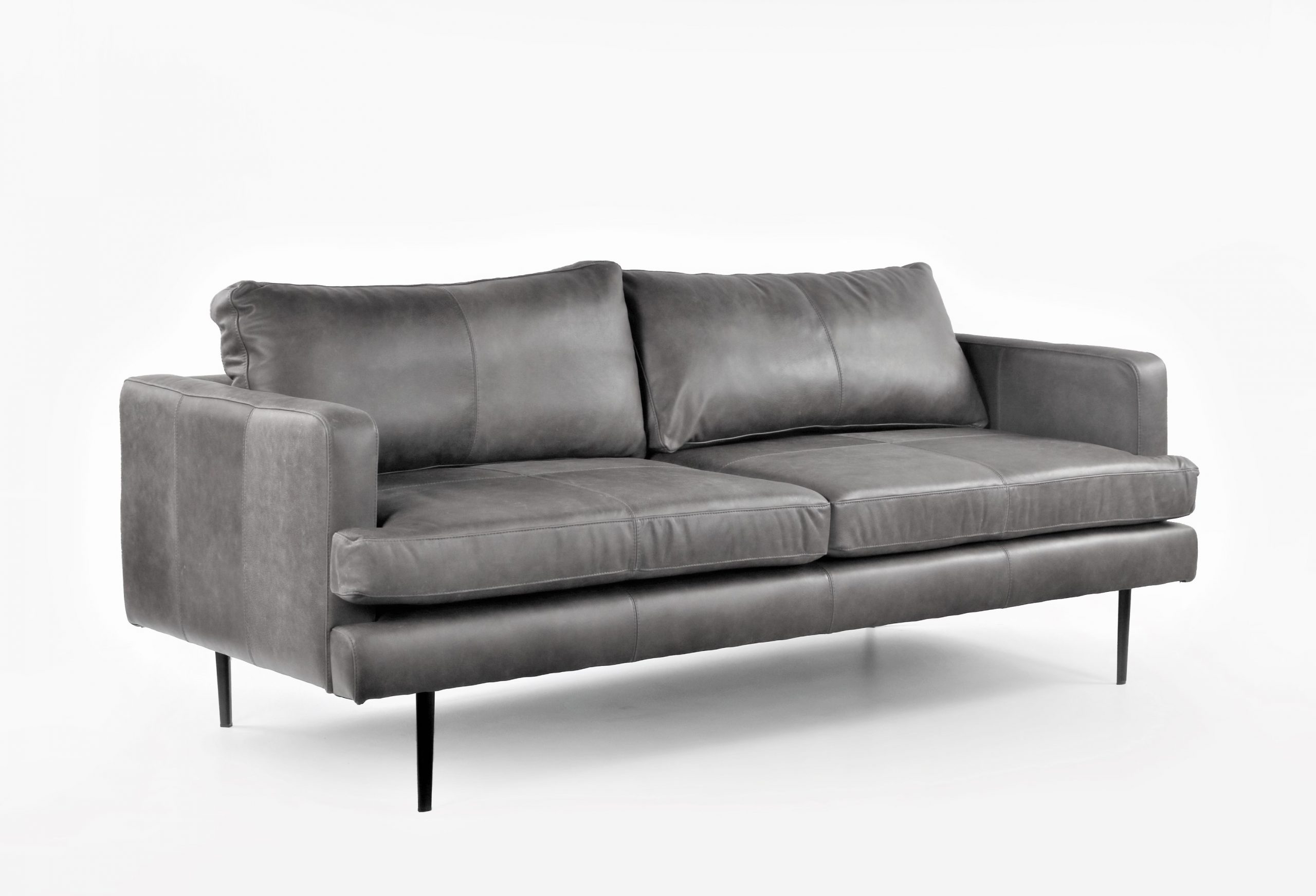 Sofa de Cuero – Slim Sasiori Color Fargo Light Gray, asiento liso, Cuero 100% Natural Uruguayo