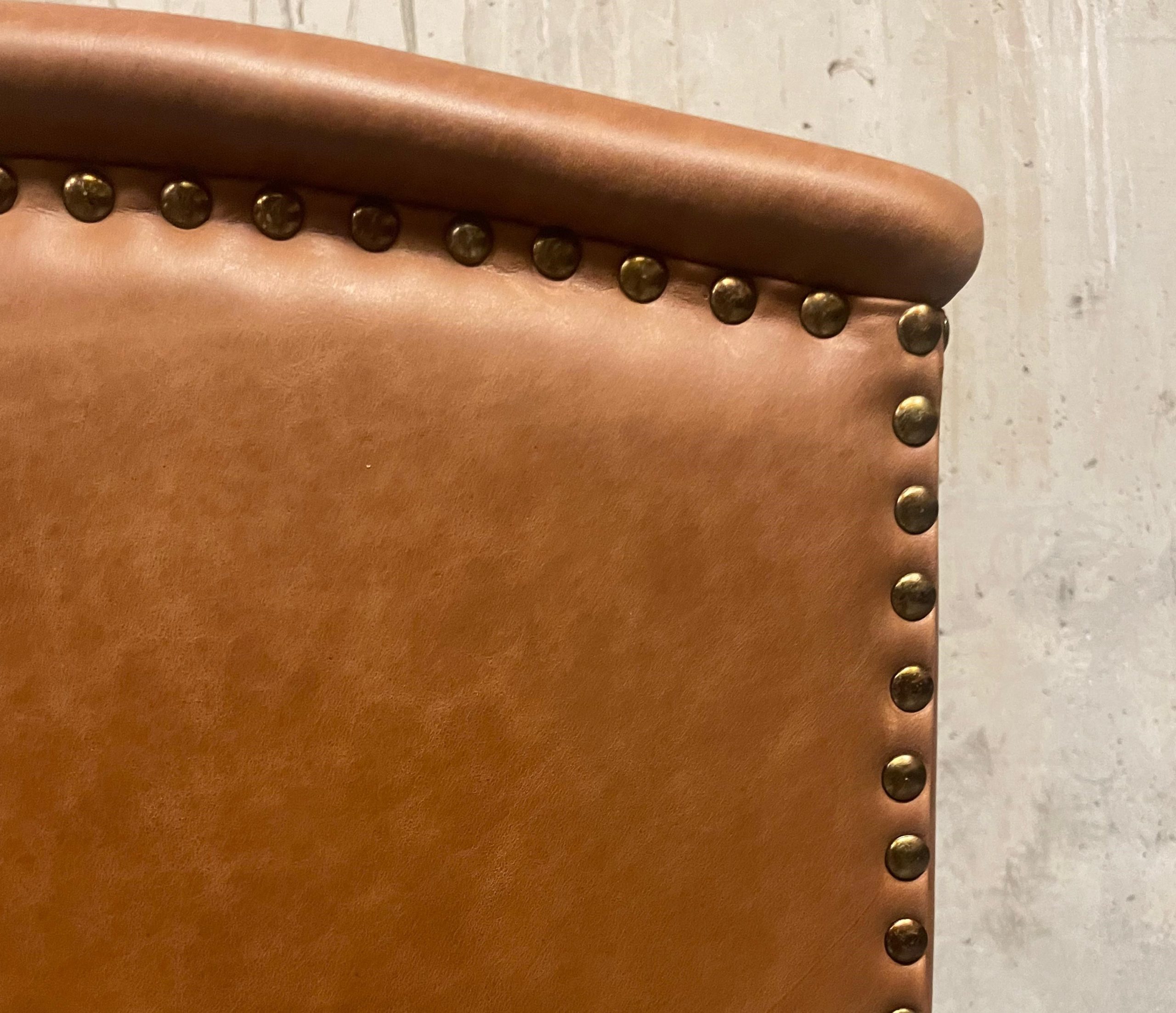 Sillón Ancora, Color Tipo Whiskey, cojín liso, Cuero 100% Natural Uruguayo